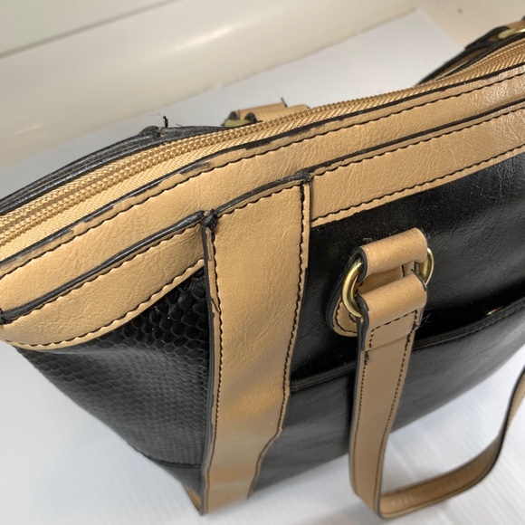 London Fog Faux Leather Purse‎ - Picture 8 of 8